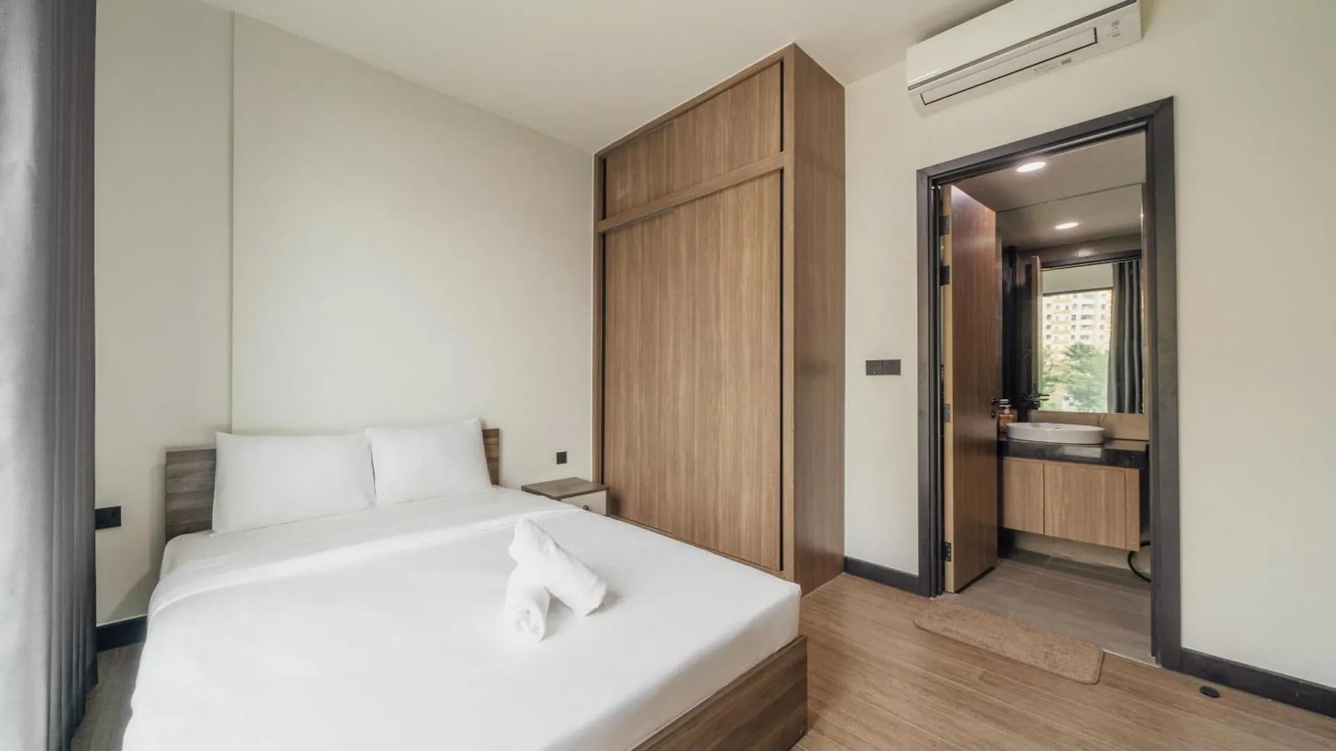 Tropical House - New Apartment At Delasol Ho Chi Minh City 0*,
