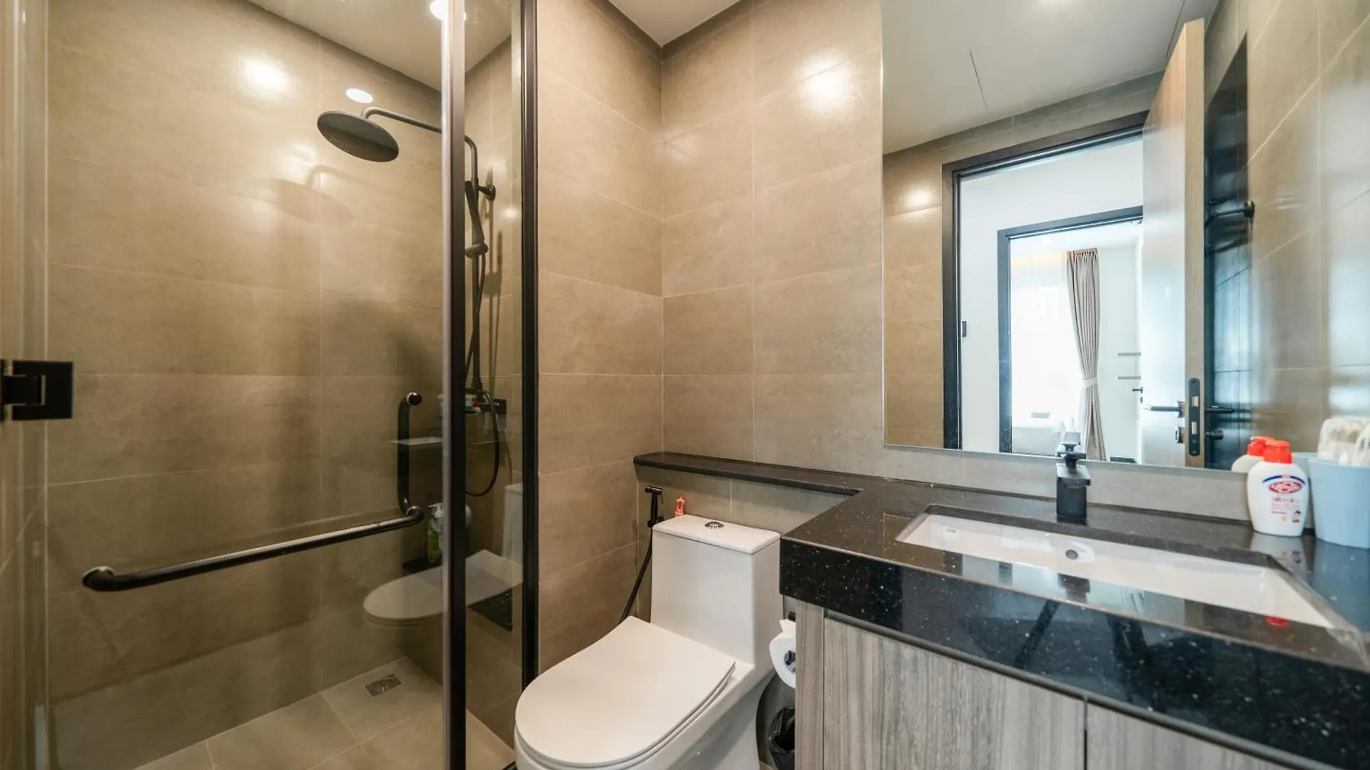 Tropical House - New Apartment At Delasol 호치민